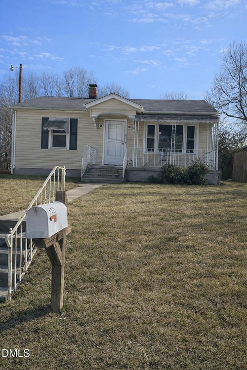 328 Mulberry St, Reidsville, NC, 27320-2828 | Card Image