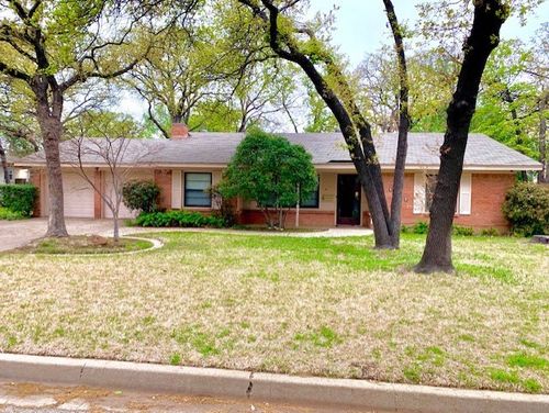 7117 Robinhood Ln, Fort Worth, TX, 76112-5719 | Card Image