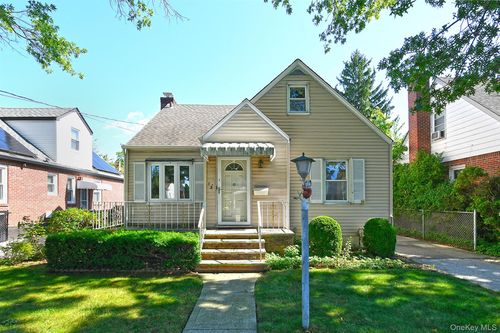 12 Hull Avenue, North Hempstead, NY, 11040 | Card Image
