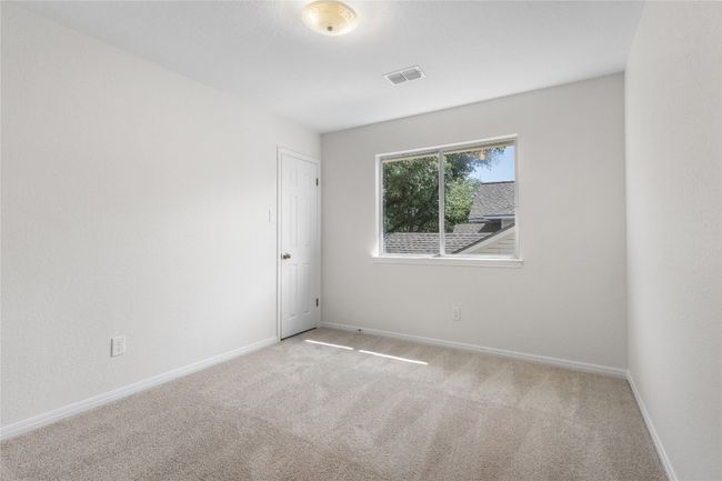 Carpeted empty room featuring baseboards | Image 19