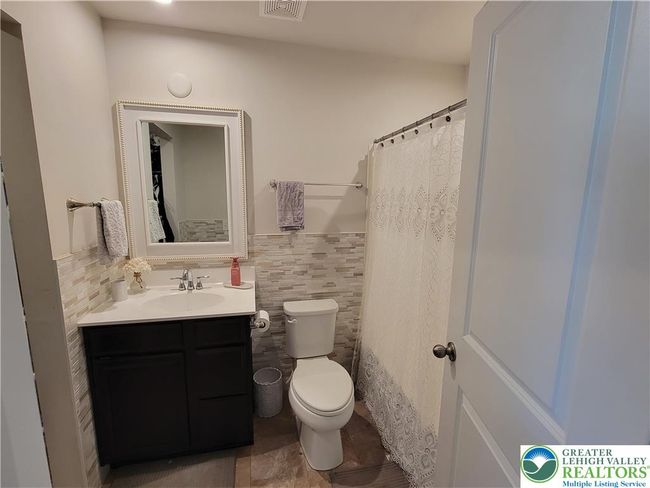 Primary Bathroom | Image 8