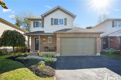 523 Exmoor St, Waterloo, ON, N2K3T8 | Card Image