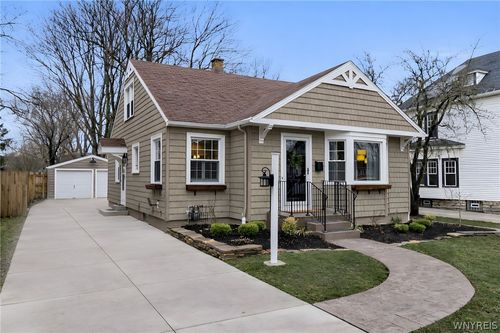 100 N Cayuga Rd, Amherst, NY, 14221-5420 | Card Image