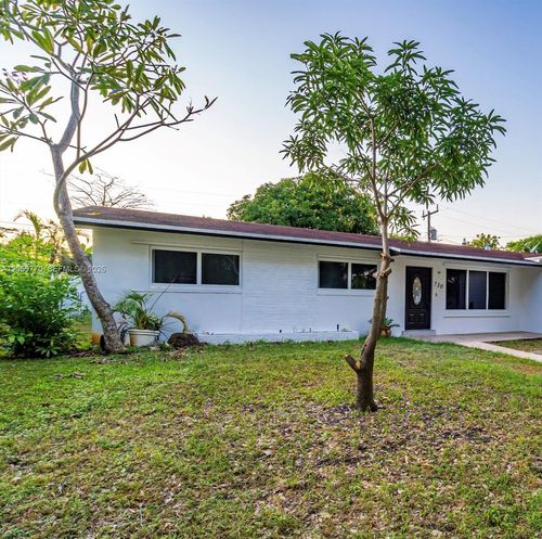 730 Nw 77th Way, Pembroke Pines, FL, 33024-6821 | Card Image