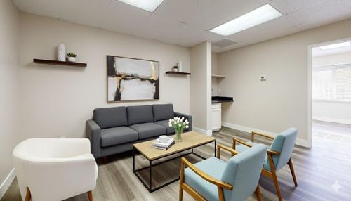 202-1300 West St, Redding, CA, 96001-1689 | Card Image