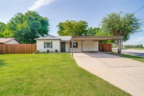 9225 N Dodson Dr, White Settlement, TX, 76108-2607 | Card Image