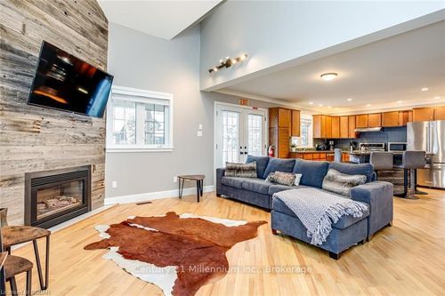 102 Liisa'S Lane, Blue Mountains, ON, L9Y0M3 | Card Image