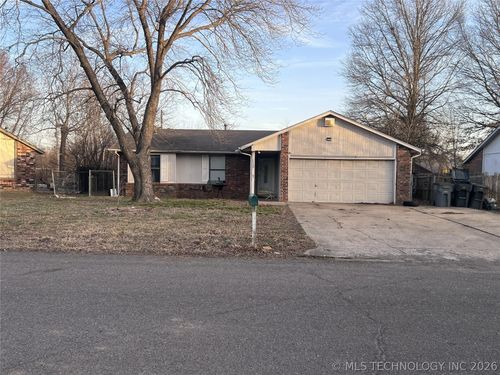 512 Park St, Wagoner, OK, 74467-3519 | Card Image