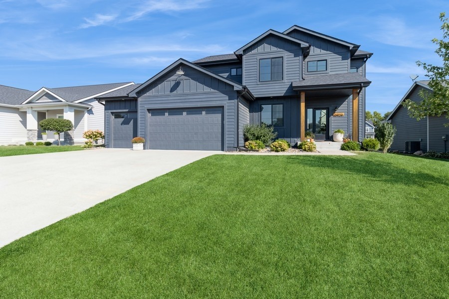 Westport Dr, West Des Moines, IA 50266