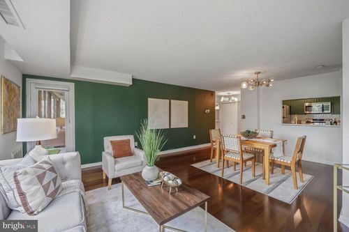 apt-215-10101 Grosvenor Pl, NORTH BETHESDA, MD, 20852-4670 | Card Image