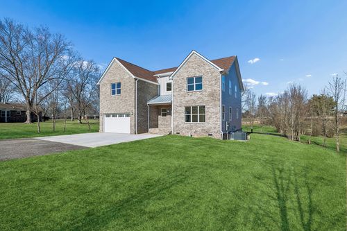 1054 Nichols Cir E, Gallatin, TN, 37066-3831 | Card Image