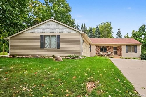 107 Michelle Dr, Romeo, MI, 48065-5036 | Card Image
