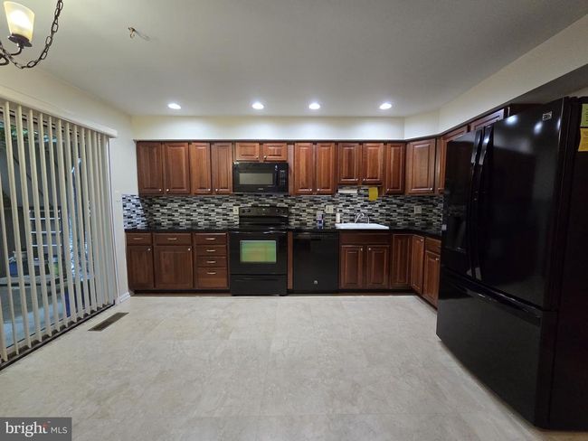 11721 Newbridge Ct, Townhouse with 4 bedrooms, 4 bathrooms and null parking in RESTON VA | Image 5