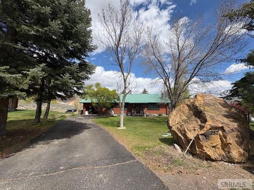 252 W W Summit Cir, Challis, ID, 83226-4980 | Card Image