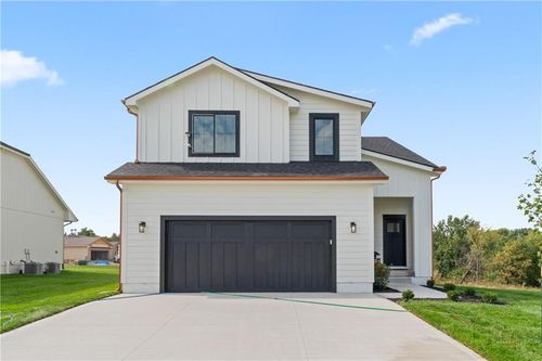 2004 Se Oak Ridge Dr, Oak Grove, MO, 64075-9492 | Card Image