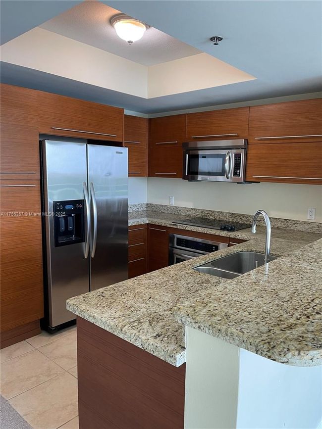 APT-707S - 2681 N Flamingo Rd, Condo with 2 bedrooms, 2 bathrooms and null parking in Sunrise FL | Image 7
