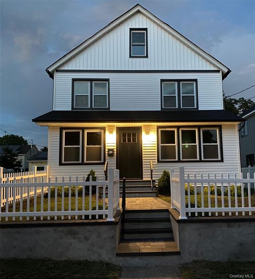 168 Jefferson Ave, Roslyn Heights, NY, 11577-2015 | Card Image