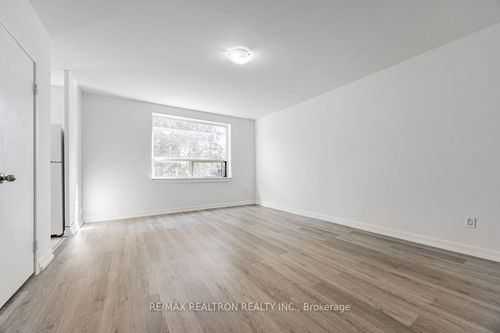 106-4 Hill Cres, Scarborough, ON, M1M3T6 | Card Image