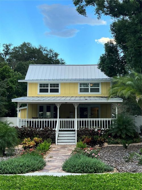 810 N Tremain St, Mount Dora, FL, 32757-4925 | Card Image