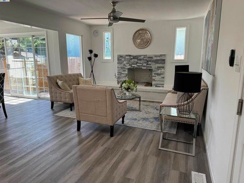 1241 Raymond Dr, Pacheco, CA, 94553-5043 | Card Image
