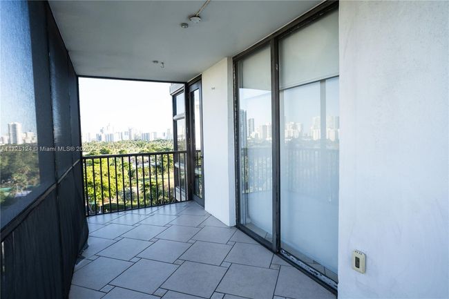 APT-1102 - 3375 N Country Club Dr, Condo with 2 bedrooms, 2 bathrooms and null parking in Aventura FL | Image 21
