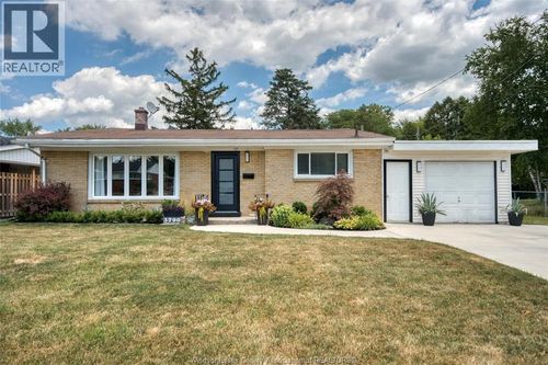 3790 Rockwell, Windsor, ON, N9E2B2 | Card Image