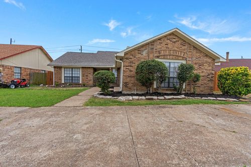 3312 Amberway Dr, Arlington, TX, 76014-2715 | Card Image