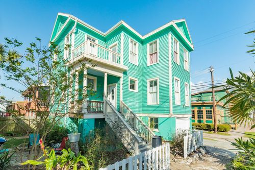 415 14th St, Galveston, TX, 77550-2612 | Card Image