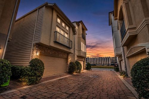 2835 Clinton Dr, Houston, TX, 77020-8401 | Card Image