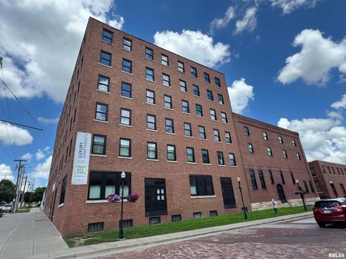apt-508w-511 Pershing Ave, Davenport, IA, 52803-5574 | Card Image
