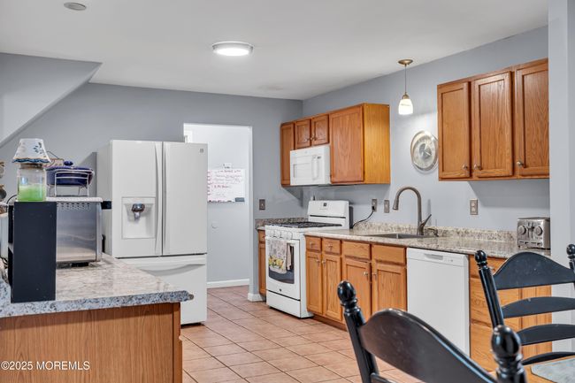 tons of cabinets | Image 15