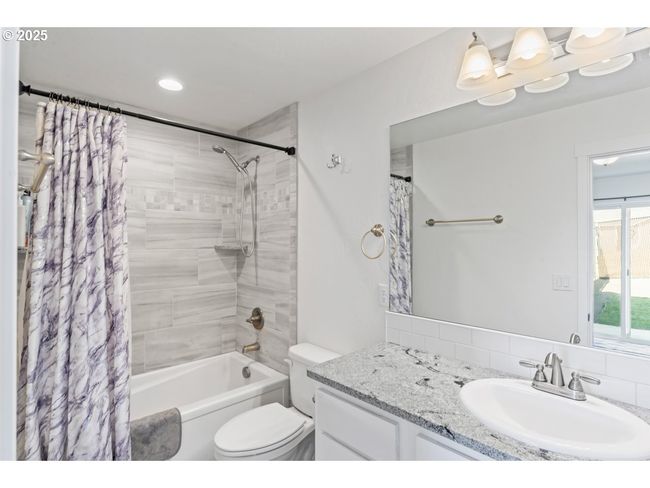 1019 Azure Way, House other with 3 bedrooms, 2 bathrooms and 2 parking in Eagle Point OR | Image 21