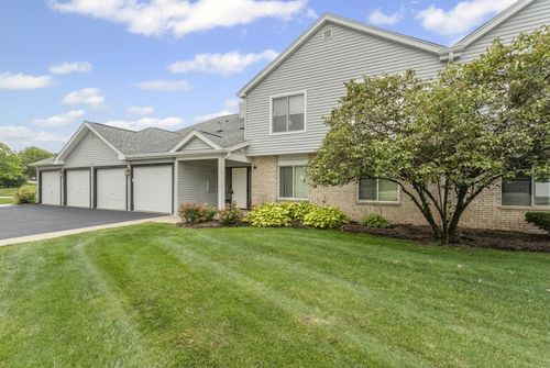 203-7050 Brighton Ct, Woodridge, IL, 60517-2102 | Card Image
