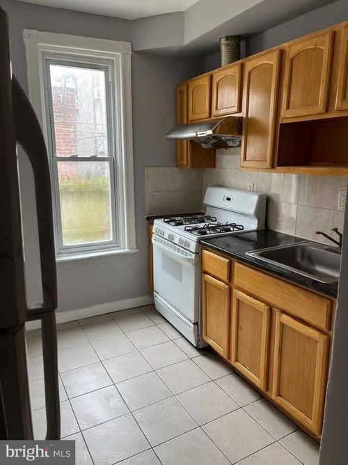 2421 S Beulah St, PHILADELPHIA, PA, 19148-3802 | Card Image