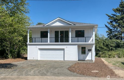 18 N 2nd St, Pacific Beach, WA, 98571 | Card Image