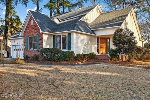 813 Plantation Dr, New Bern, NC, 28562-8837 | Card Image