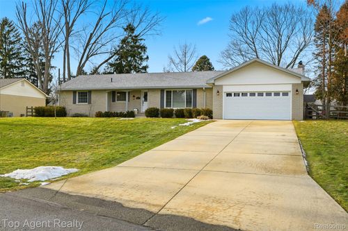 5267 Rostraver Ct, Shelby Twp, MI, 48316-5237 | Card Image