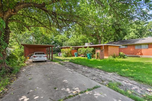 216 W Dexter St, Sherman, TX, 75092-2761 | Card Image