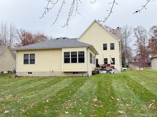 1075 Crystal Wood Dr, Davison, MI, 48423-3404 | Card Image