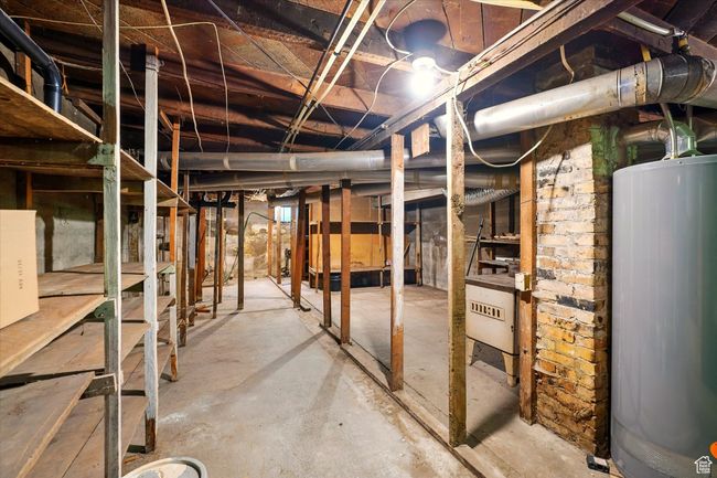 Unfinished below grade area with water heater | Image 20