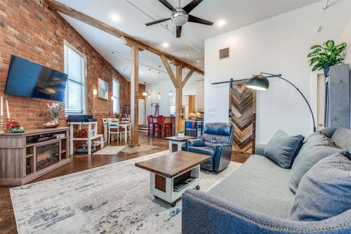 apt-106-2220 S Harwood St, Dallas, TX, 75215-1359 | Card Image