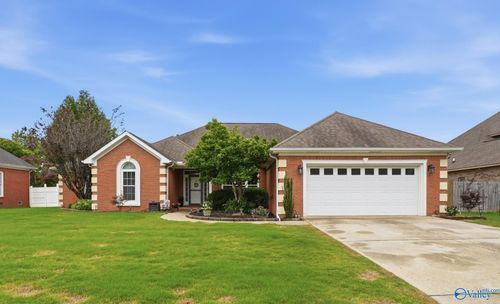 1103 Ridgecrest Ln Ne, Hartselle, AL, 35640-2090 | Card Image