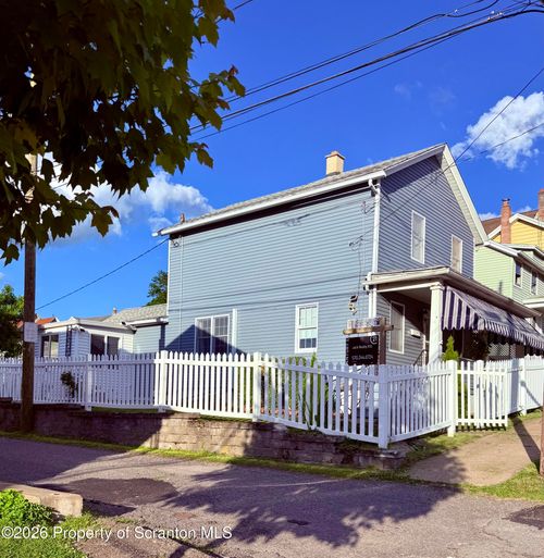 617 Hickory St, Scranton, PA, 18505-1369 | Card Image