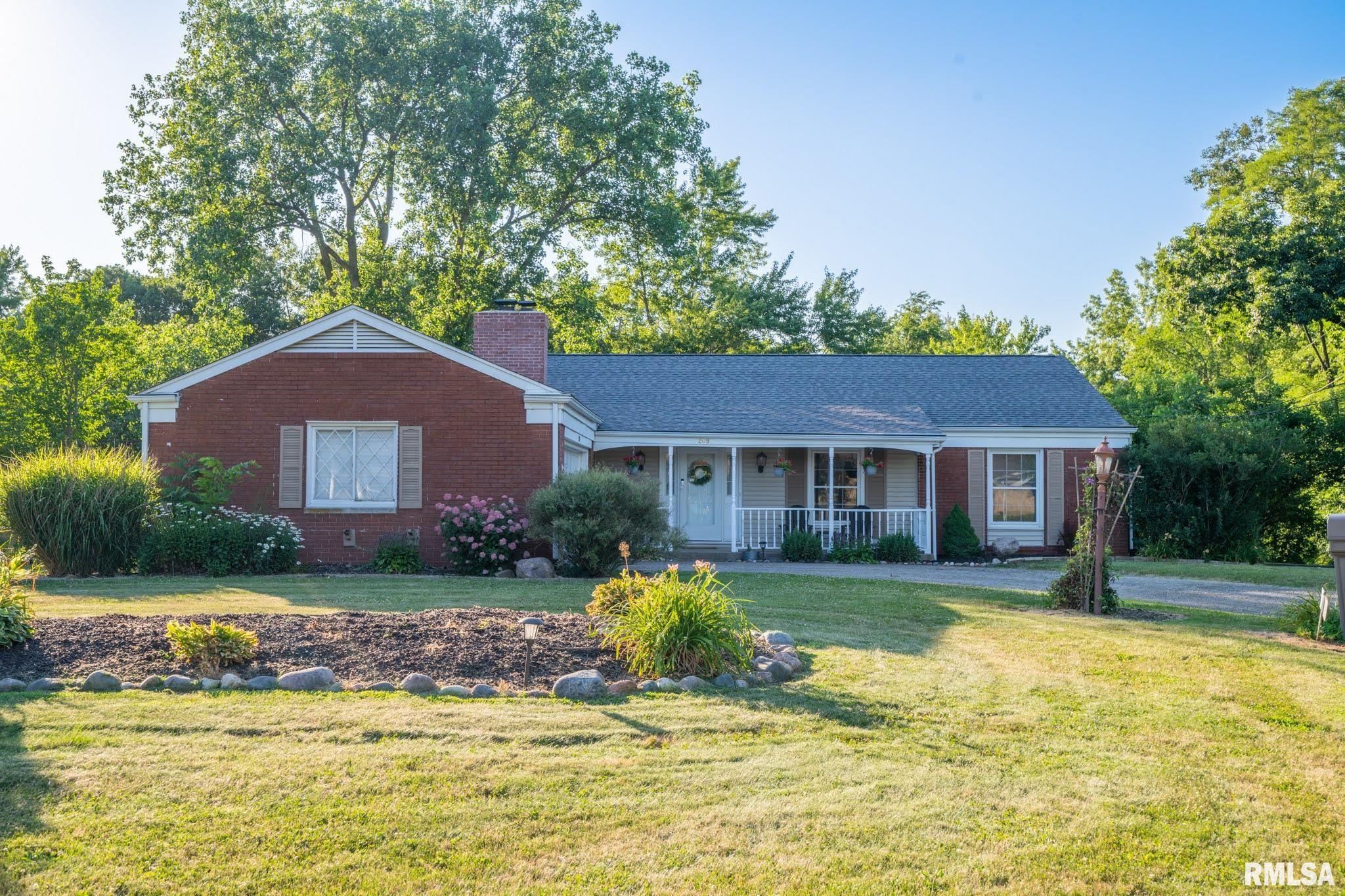209 Burning Tree Drive, Sold in Pekin - Zoocasa