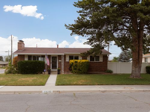 8252 S Wood St, Midvale, UT, 84047-7562 | Card Image