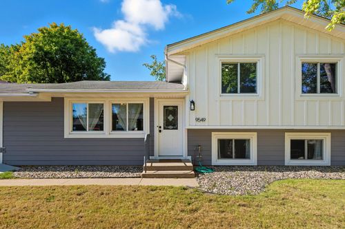 9549 Yorkshire Ln, Eden Prairie, MN, 55347-2734 | Card Image