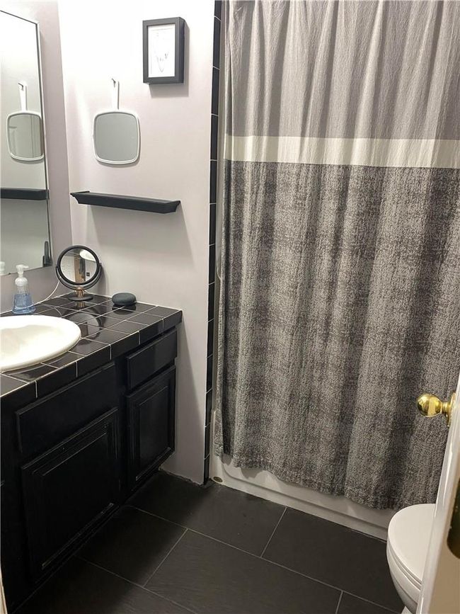 Second Floor Main Bathroom | Image 24
