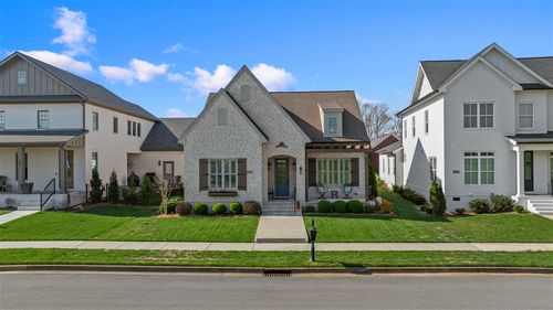 813 Commons Ln, Bowling Green, KY, 42103-7825 | Card Image