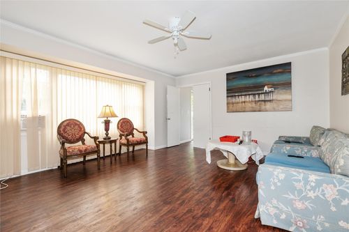 11 Glenwood Rd, Glen Head, NY, 11545-1311 | Card Image
