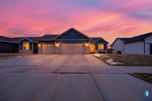 7500 E 49th St Street, Sioux Falls, SD, 57110 | Card Image